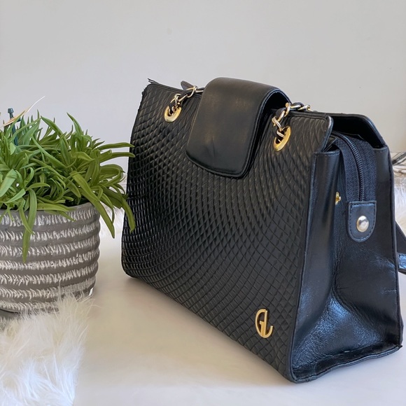 Guy Laroche quilted black leather bag with gold - Picture 6 of 16